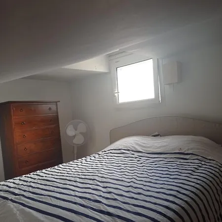 Chateau Charlie דירה