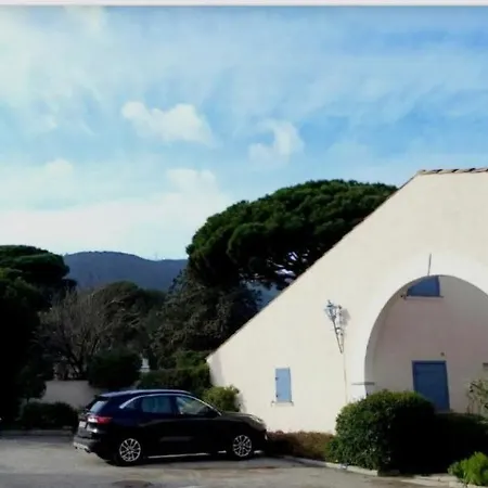 Chateau Charlie דירה *
